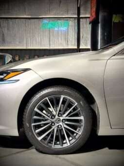 
										Lexus ES 300h Luxury full									