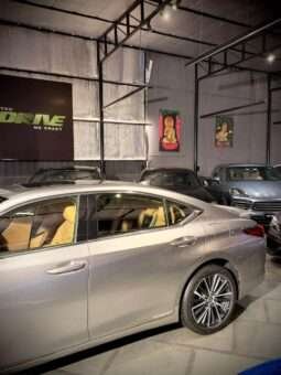 
										Lexus ES 300h Luxury full									