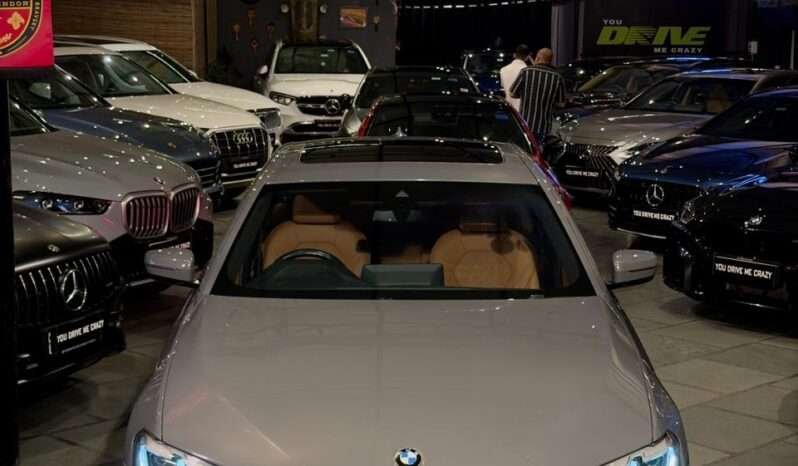 
								BMW 530i M Sport LCI (G30) full									