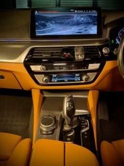 
										BMW 530i M Sport LCI (G30) full									