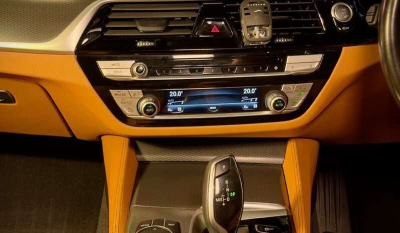 
								BMW 530i M Sport LCI (G30) full									