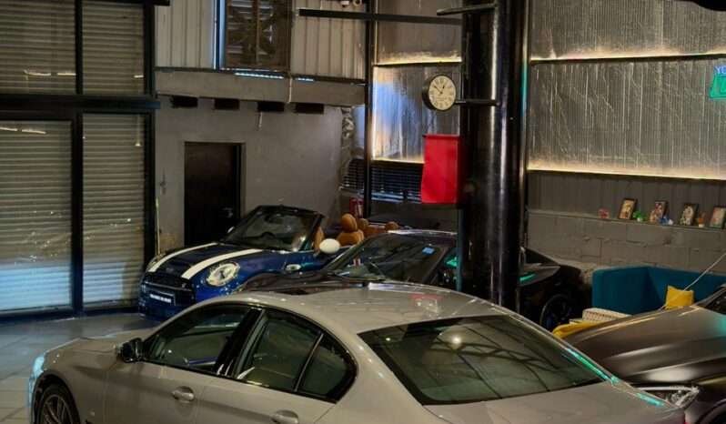 
								BMW 530i M Sport LCI (G30) full									