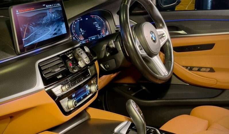 
								BMW 530i M Sport LCI (G30) full									