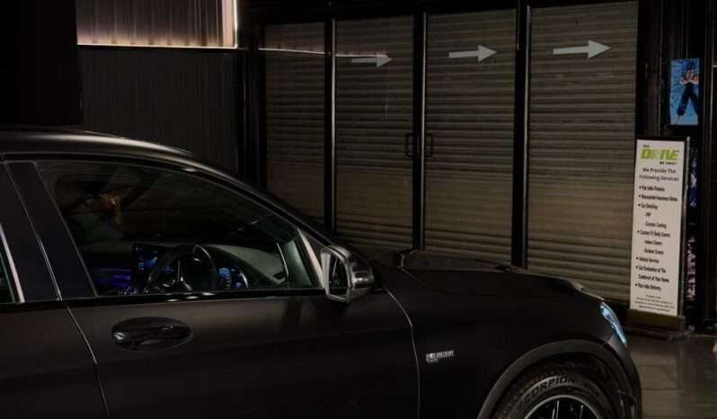 
								Mercedes-Benz GLC43 AMG full									