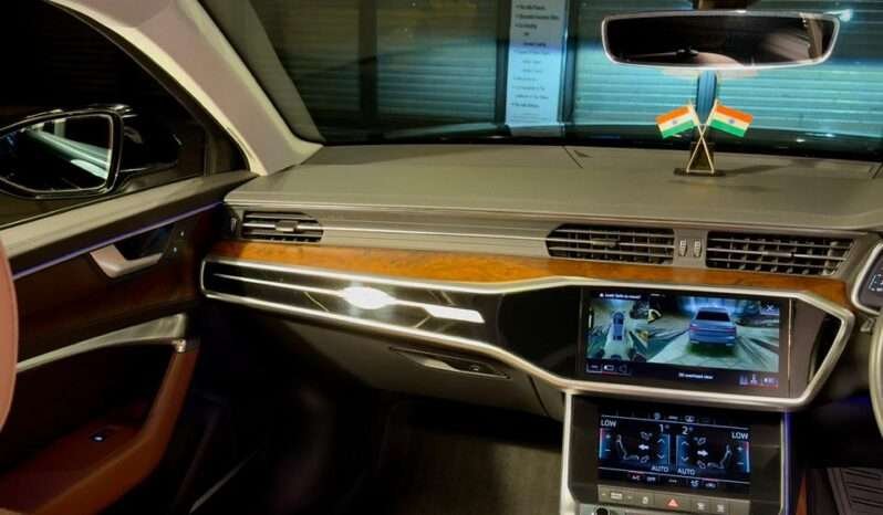 
								Audi A6 45 TFSI Technology full									