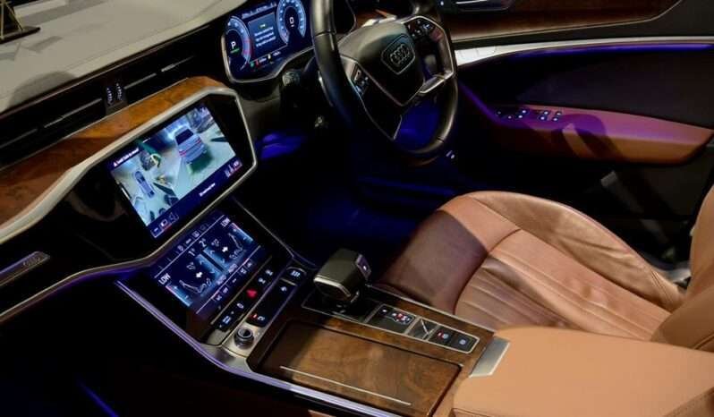 
								Audi A6 45 TFSI Technology full									