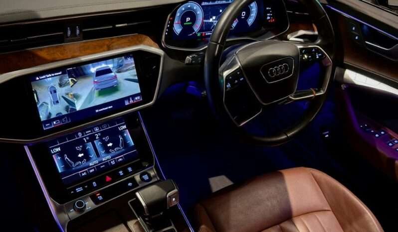 
								Audi A6 45 TFSI Technology full									