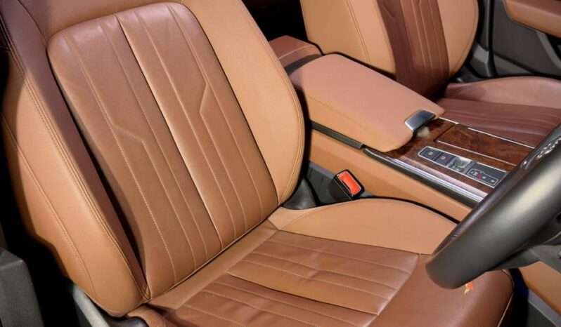 
								Audi A6 45 TFSI Technology full									