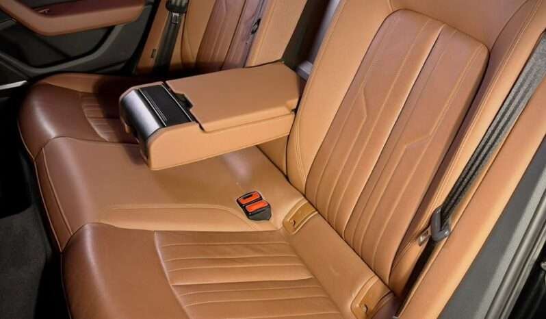 
								Audi A6 45 TFSI Technology full									