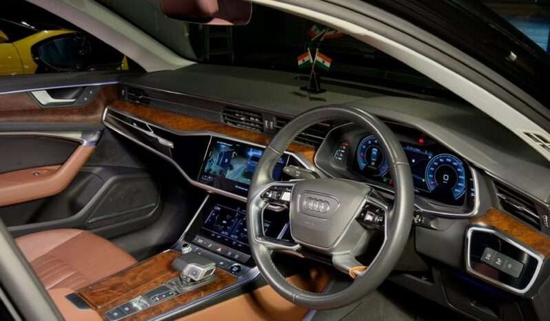 
								Audi A6 45 TFSI Technology full									