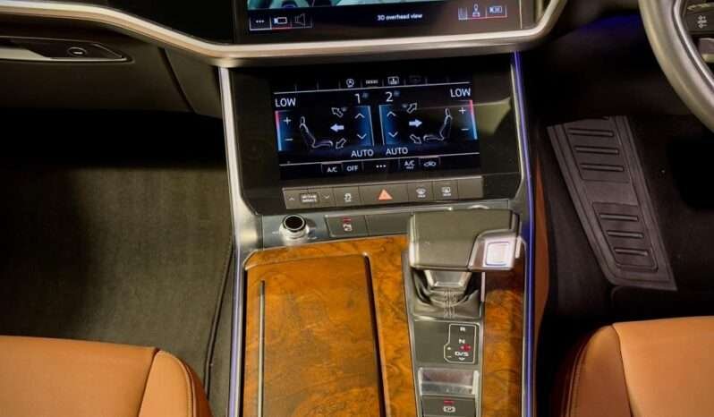 
								Audi A6 45 TFSI Technology full									