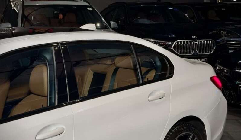 
								BMW 330Li M Sport Limousine full									