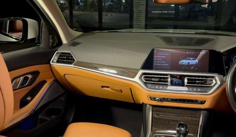 
								BMW 330Li M Sport Limousine full									