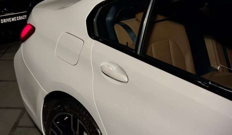 
								BMW 330Li M Sport Limousine full									