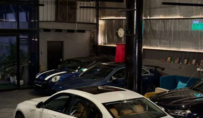 
								BMW 330Li M Sport Limousine full									