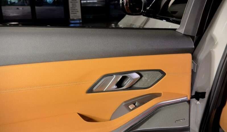 
								BMW 330Li M Sport Limousine full									