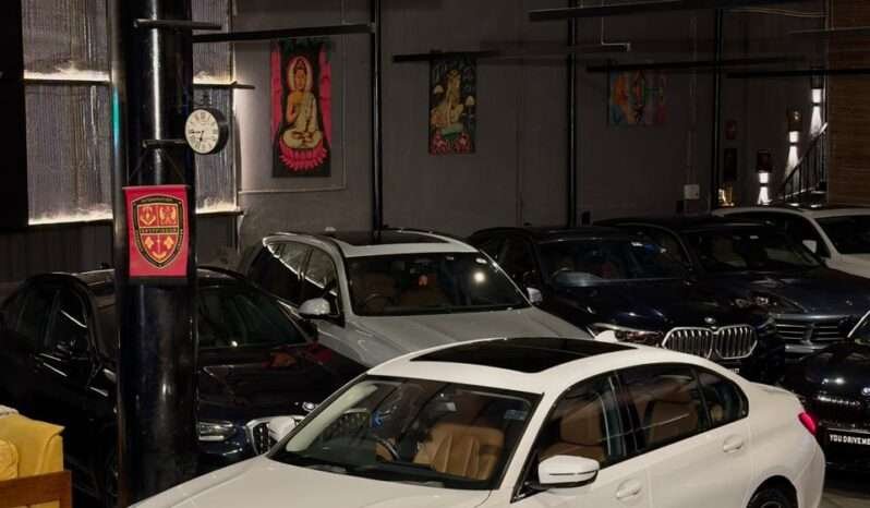 
								BMW 330Li M Sport Limousine full									