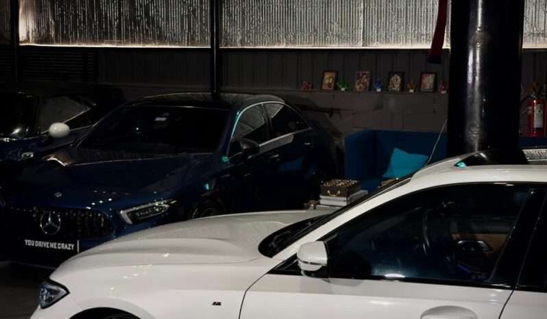 
								BMW 330Li M Sport Limousine full									