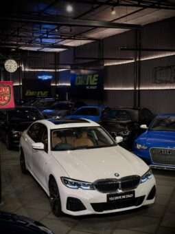 
										BMW 330Li M Sport Limousine full									