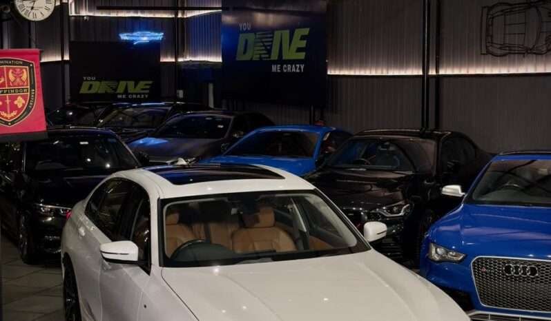 
								BMW 330Li M Sport Limousine full									