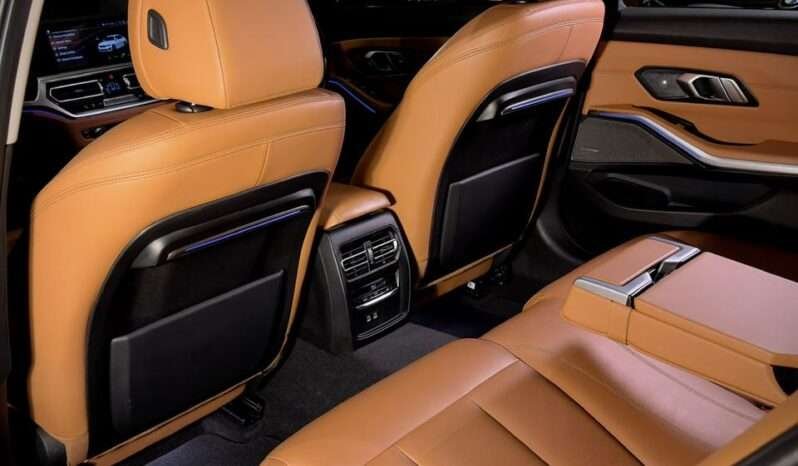 
								BMW 330Li M Sport Limousine full									