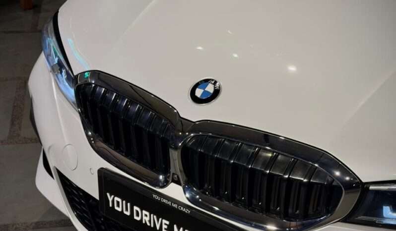 
								BMW 330Li M Sport Limousine full									