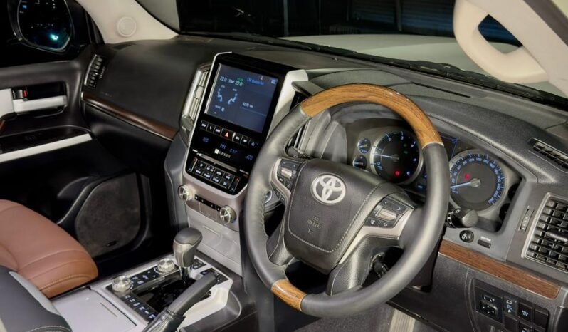 
								Toyota Land Cruiser LC200 full									