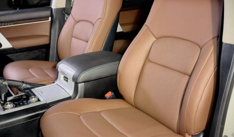 
								Toyota Land Cruiser LC200 full									