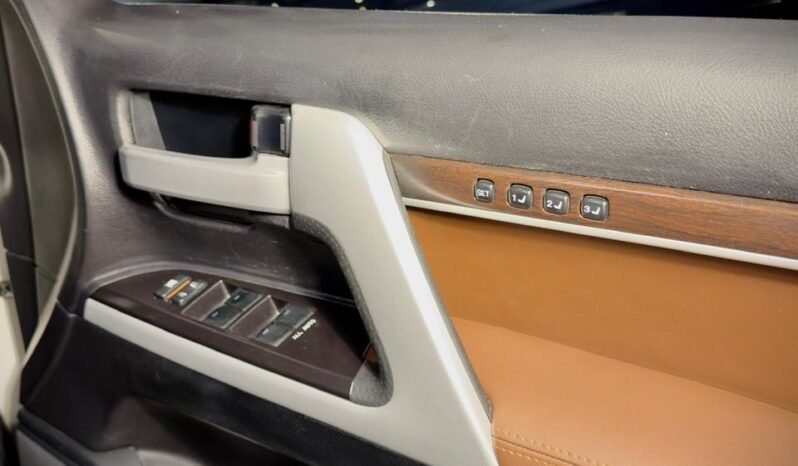 
								Toyota Land Cruiser LC200 full									