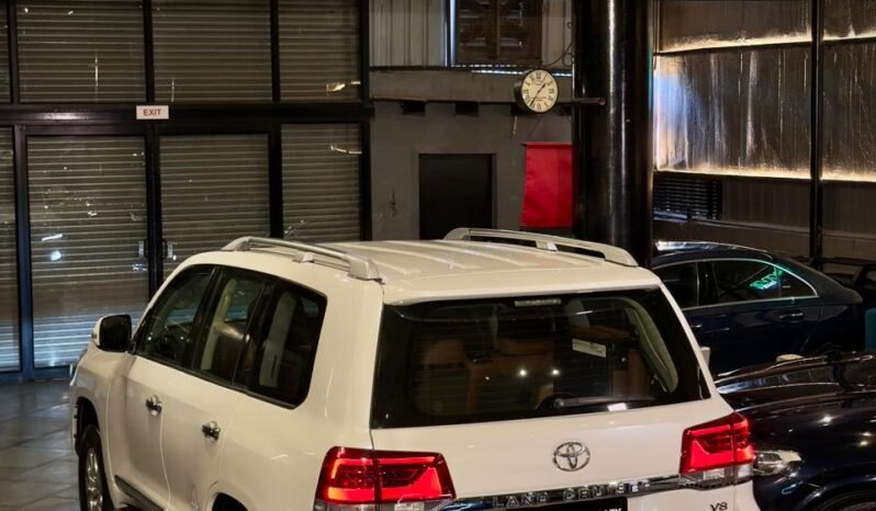 
								Toyota Land Cruiser LC200 full									