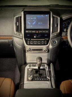 
										Toyota Land Cruiser LC200 full									