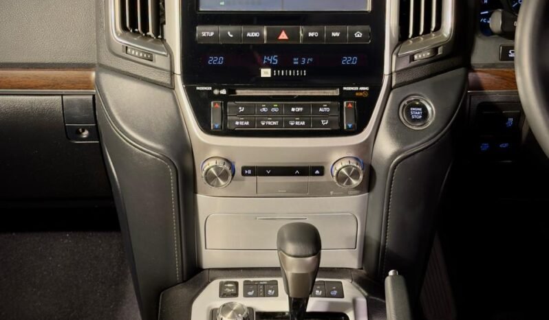 
								Toyota Land Cruiser LC200 full									