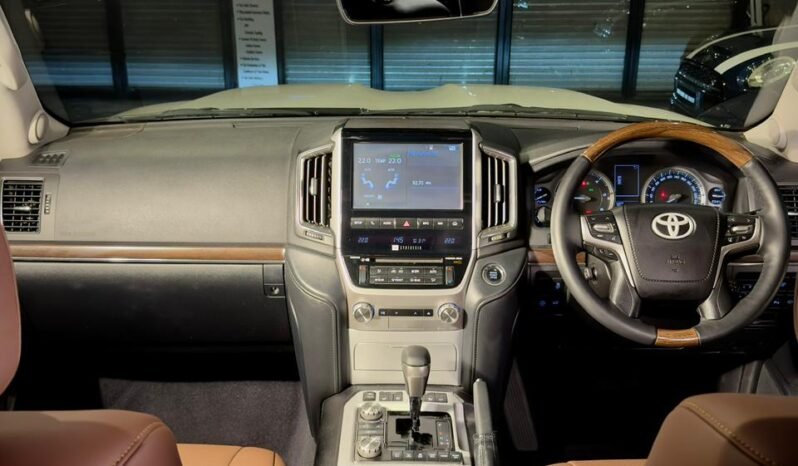 
								Toyota Land Cruiser LC200 full									