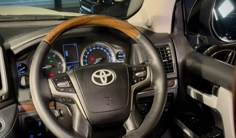
								Toyota Land Cruiser LC200 full									