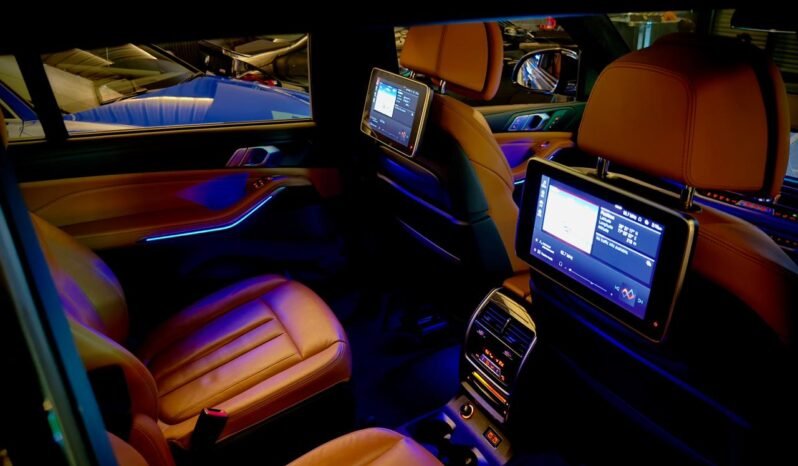 
								BMW X7 xDrive40i M Sport full									