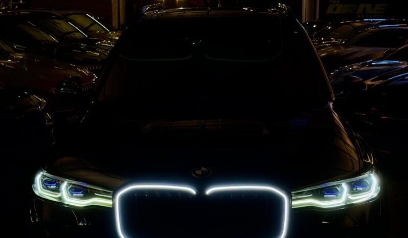 
								BMW X7 xDrive40i M Sport full									