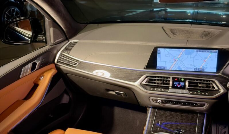 
								BMW X7 xDrive40i M Sport full									