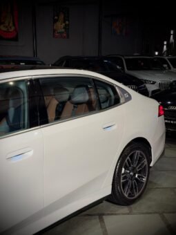 
										BMW 530Li MSport full									