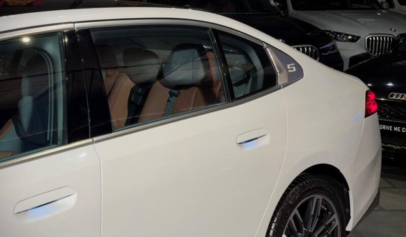 
								BMW 530Li MSport full									