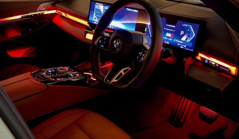 
								BMW 530Li MSport full									