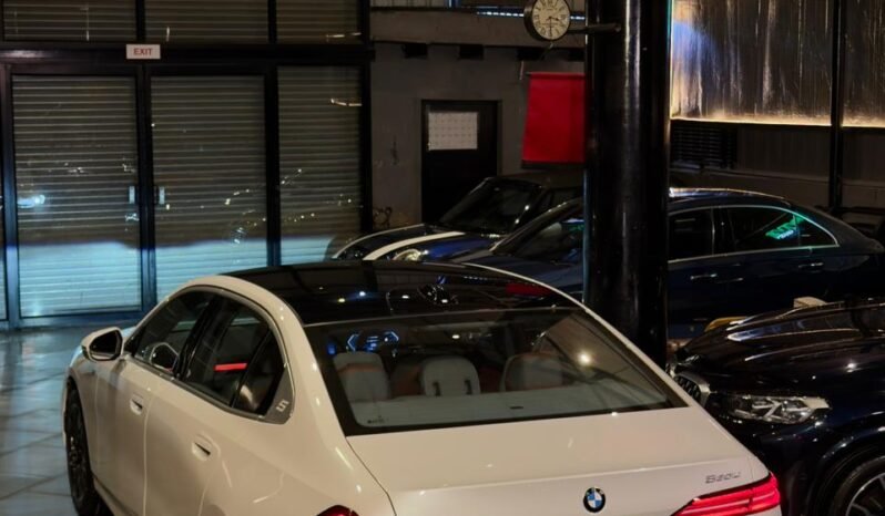 
								BMW 530Li MSport full									