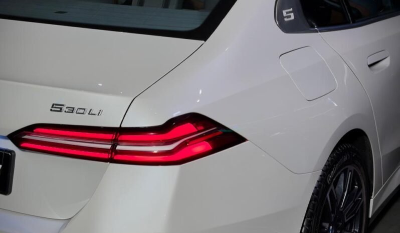 
								BMW 530Li MSport full									