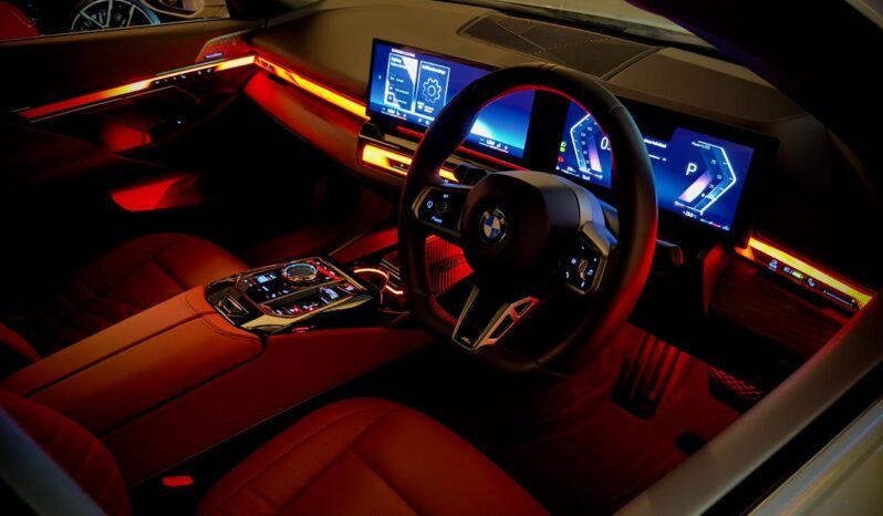 
								BMW 530Li MSport full									