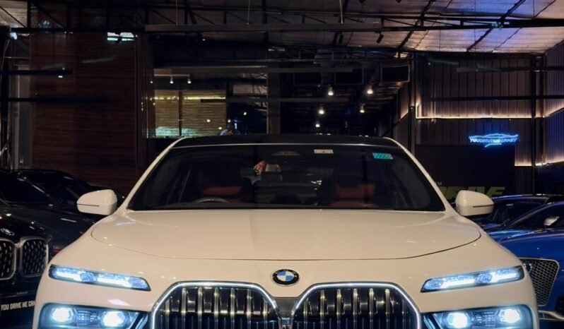 
								BMW 740i M Sport full									