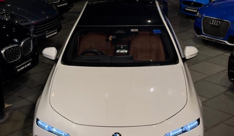 
								BMW 740i M Sport full									