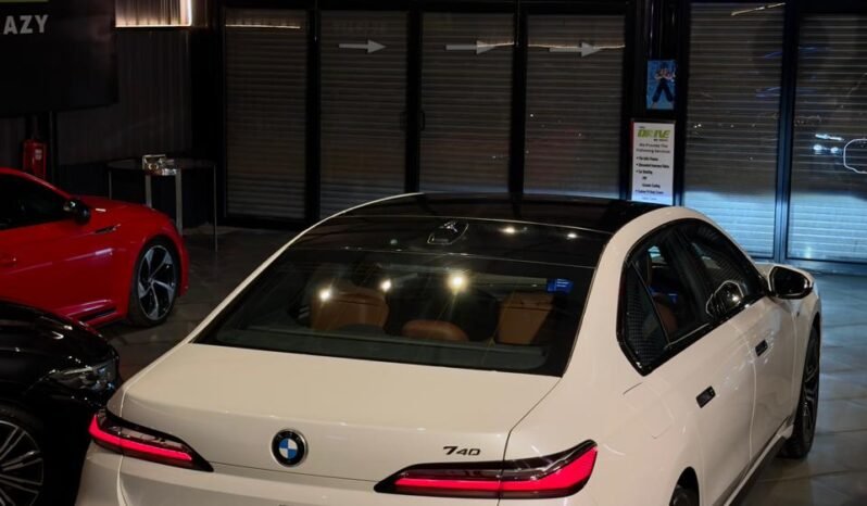 
								BMW 740i M Sport full									