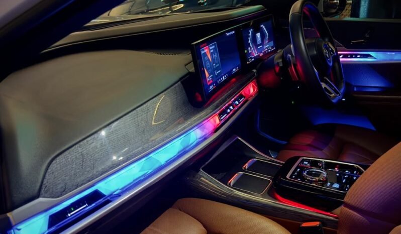 
								BMW 740i M Sport full									