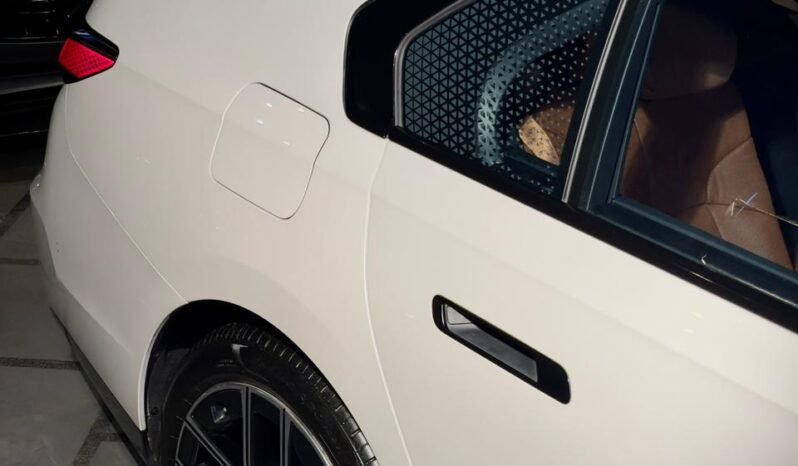 
								BMW 740i M Sport full									