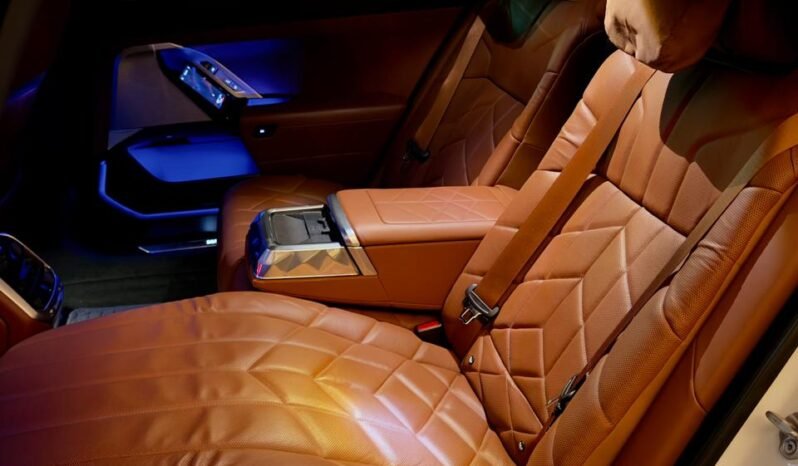 
								BMW 740i M Sport full									