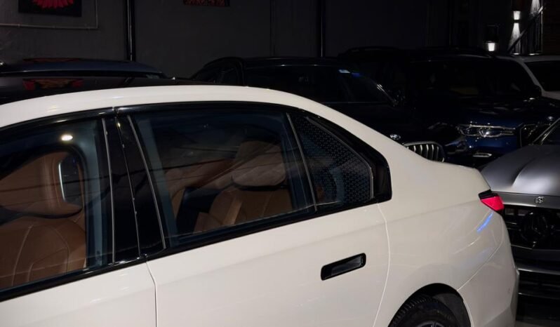 
								BMW 740i M Sport full									